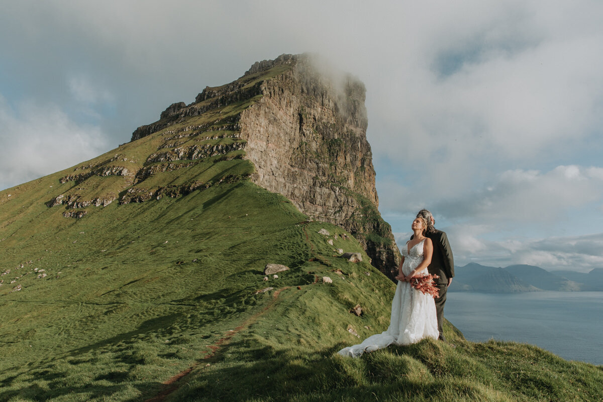 Lizzy and Jesse Elopement_Faroe Islands Kallur Lighthouse and Klakkur Hikes-1255