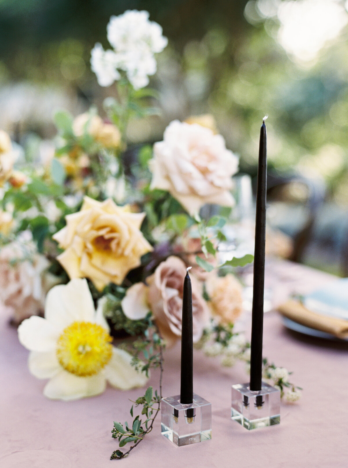 max-owens-design-italian-villa-wedding-21-candles-flowers
