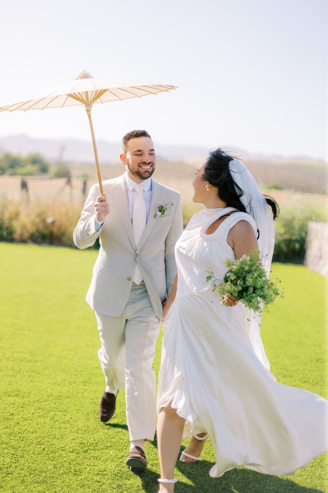 couple-with-umbrella