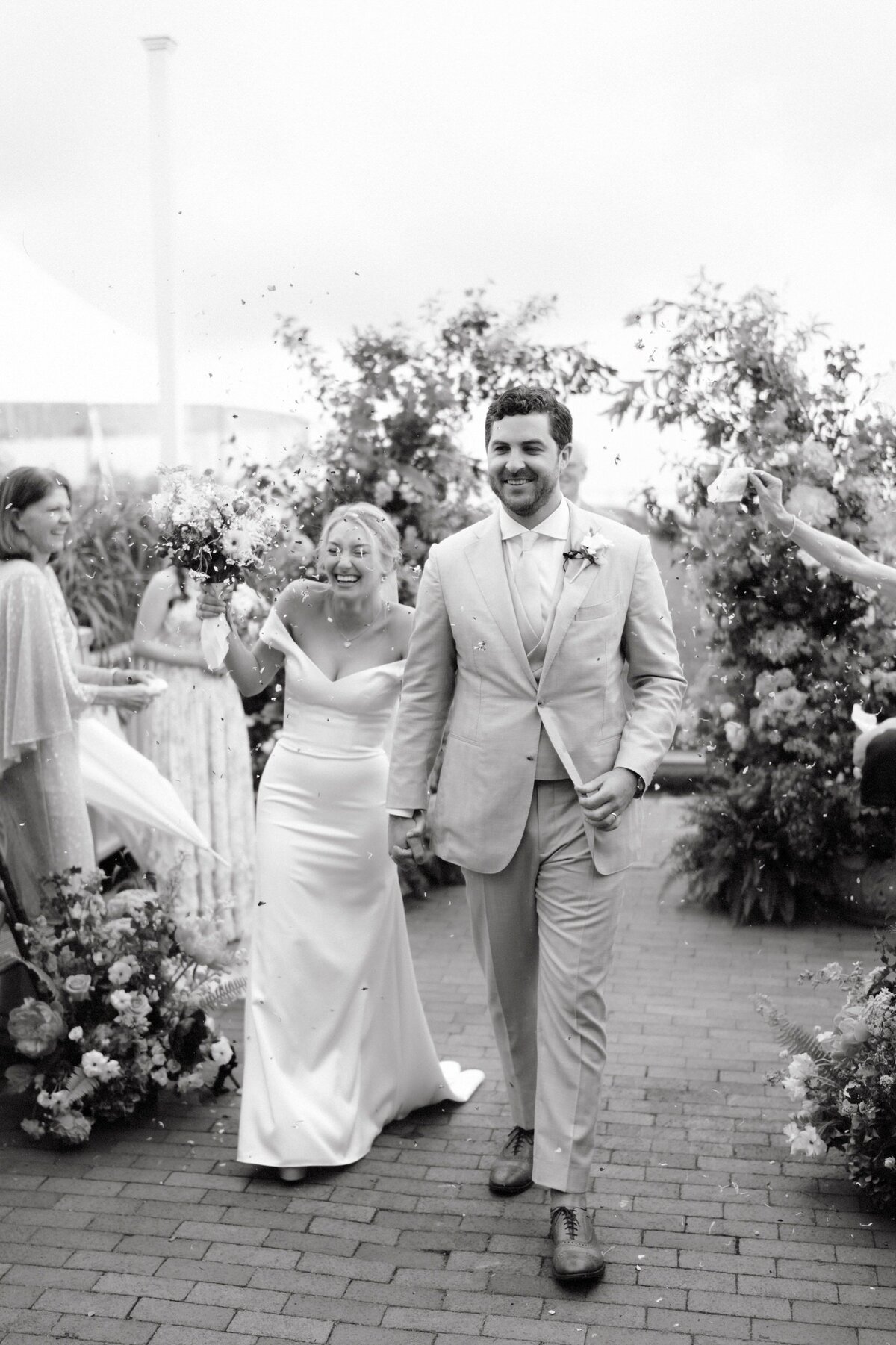 Wauwinet_Nantucket_Wedding_LevKuperman_060