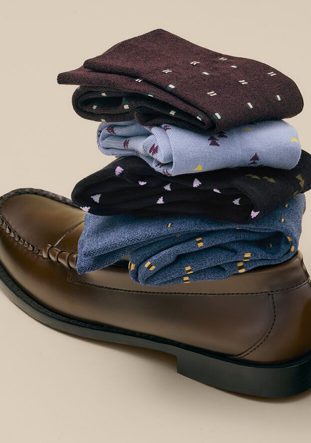 Gallery 3_0004_JPG_alt-042 - FA24_OFF_MODEL_Mens_LW_Dress_Calf_Socks_0934_CROP