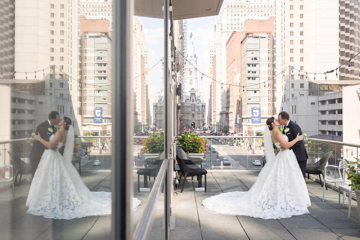 Kimmel Center Wedding_Susan Hennessey Photography_53