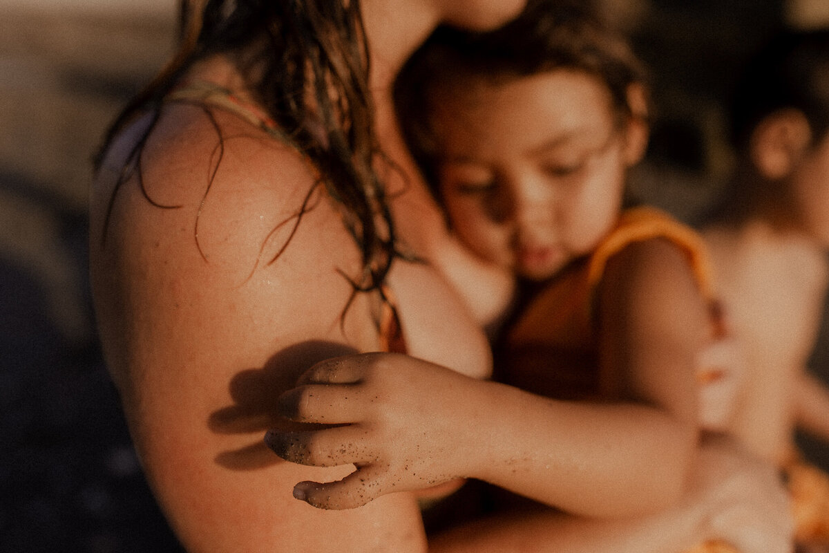 PALM BEACH GARDENS MOTHERHOOD PHOTOGRAPHER