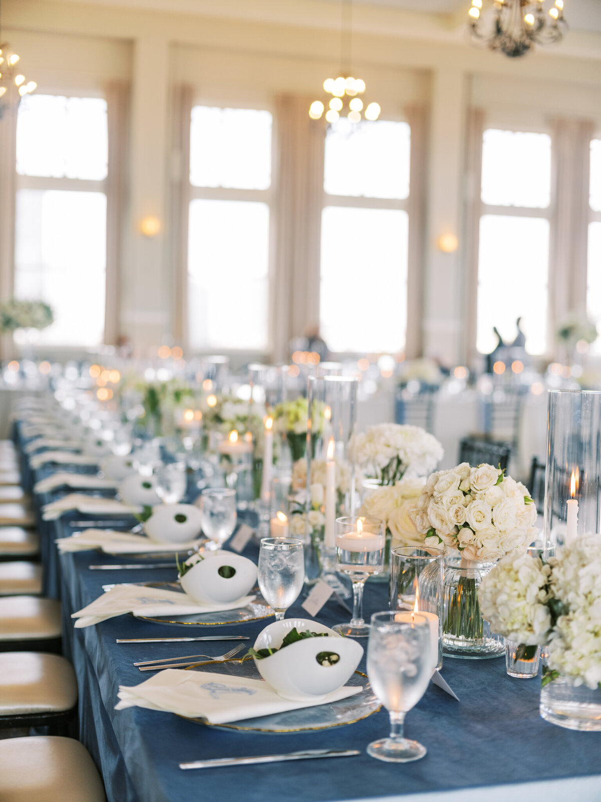 Blue and White Head Table Design