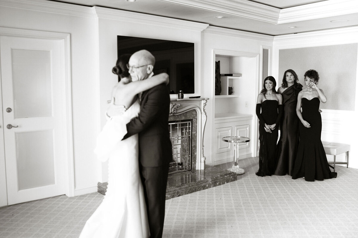 22-bride-first-look-dad