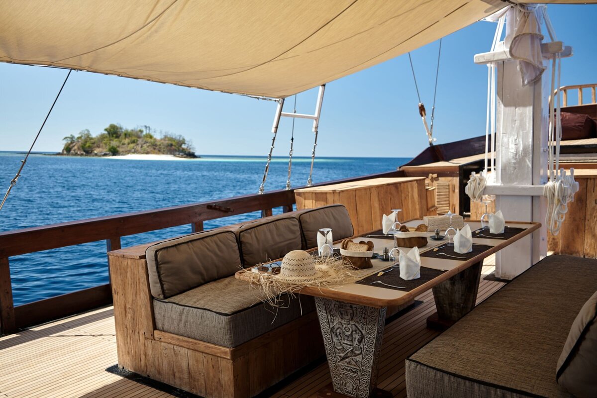 Oracle Luxury Yacht Charter Indonesia Bali Komodo 14
