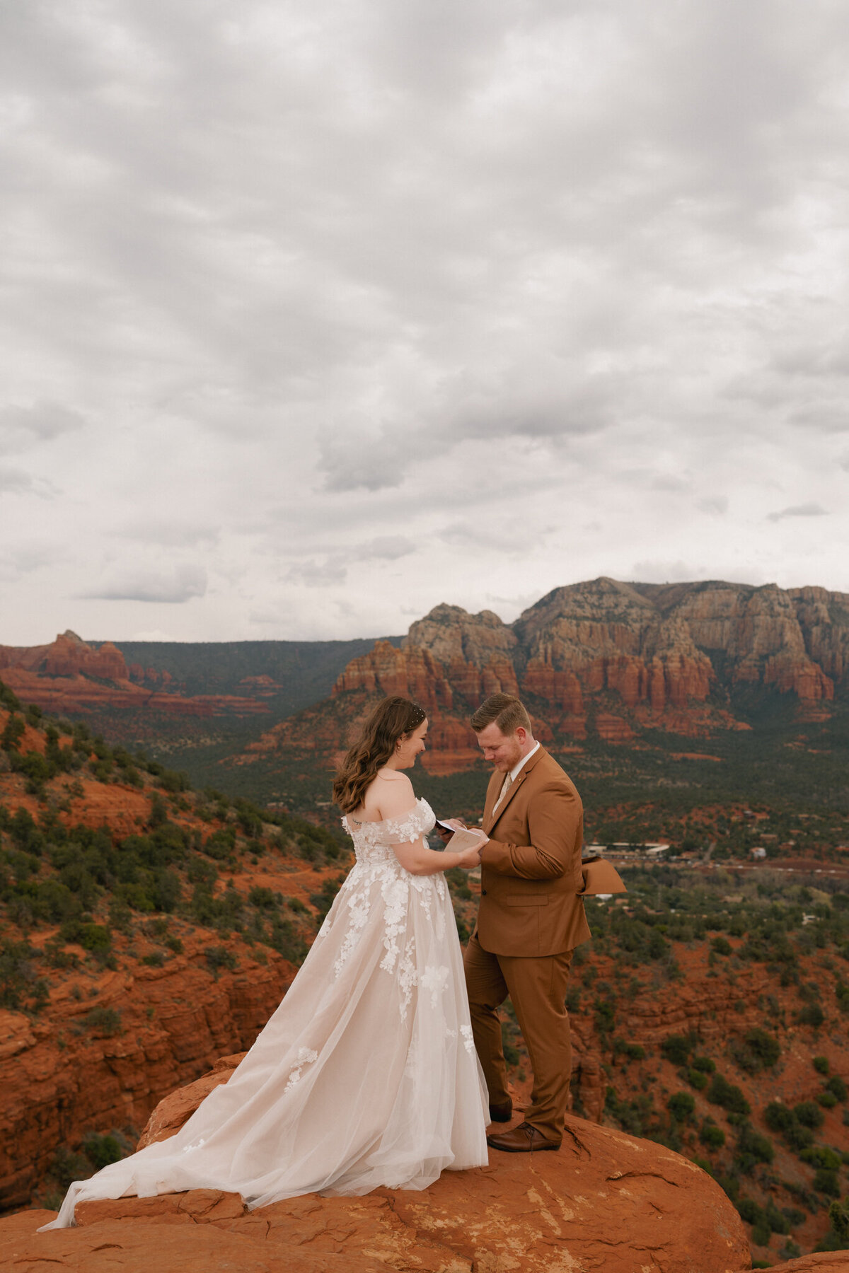 Sarah Folkers Photo Sedona Sky Ranch Lodge wedding-15