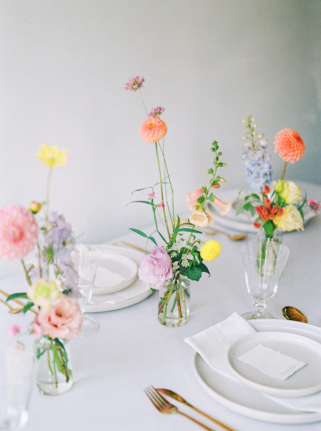 pastel-bud-vase-wedding-flower-centerpiece