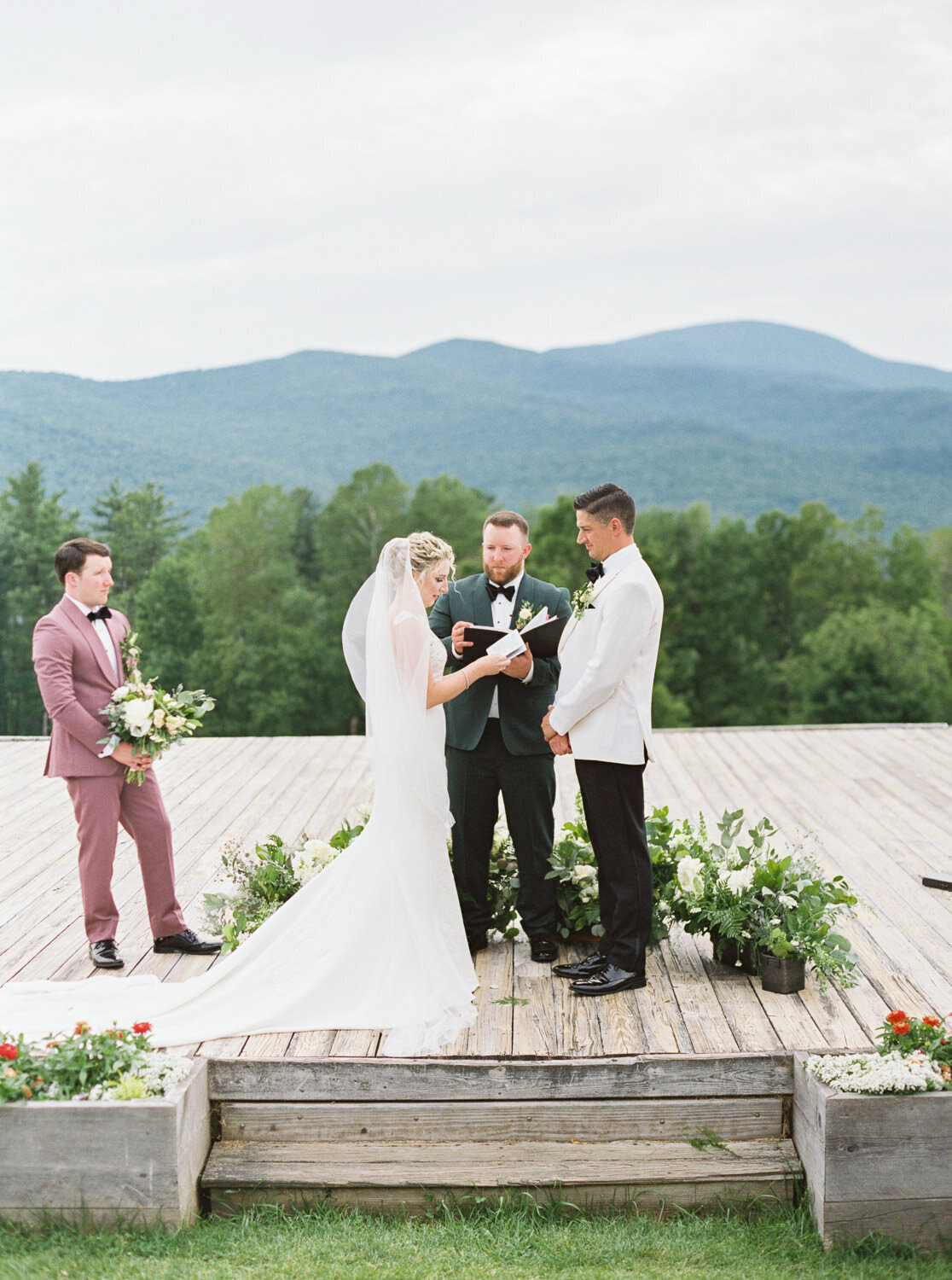 Stowe-Vermont-Wedding-Trapp-Family Lodge-coryn-kiefer-photography-27