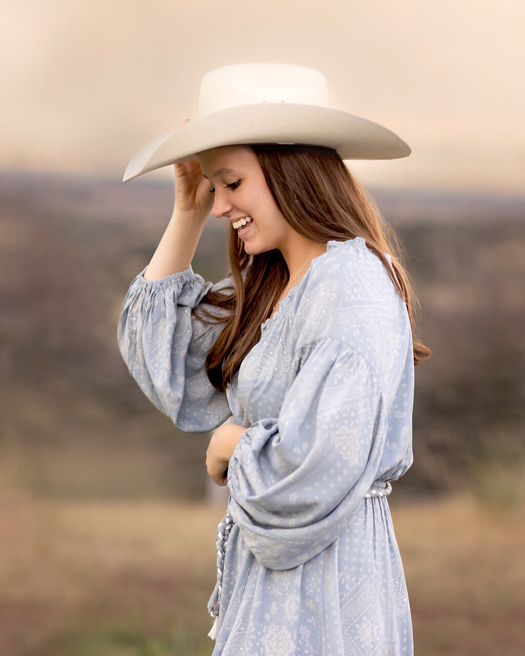 senior-girl-cowboy-hat-nature-blue-dress