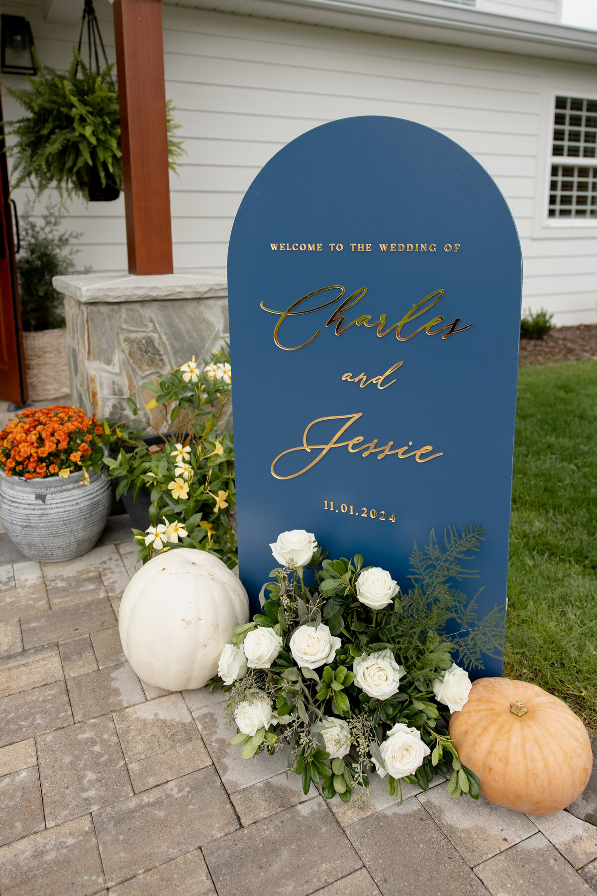 2024_PixelsandWood_JessieCharlesWedding-10