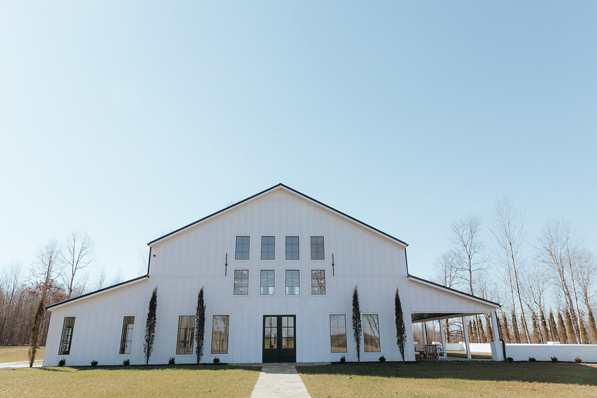 Beautiful Modern Wedding Venue Near Nashville, TN in McMinnville, TN