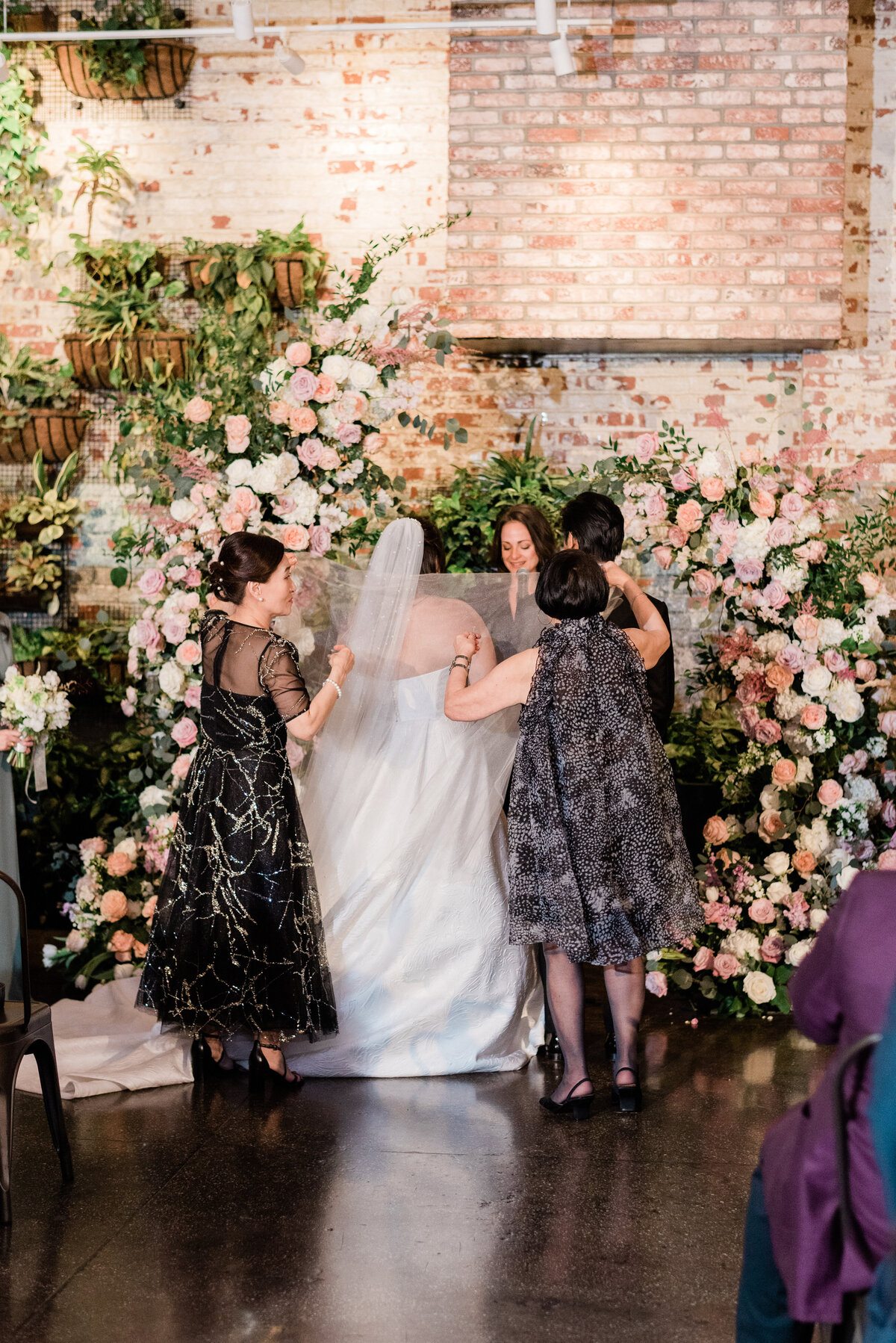 Bride's family spread the veil on the altar stage 