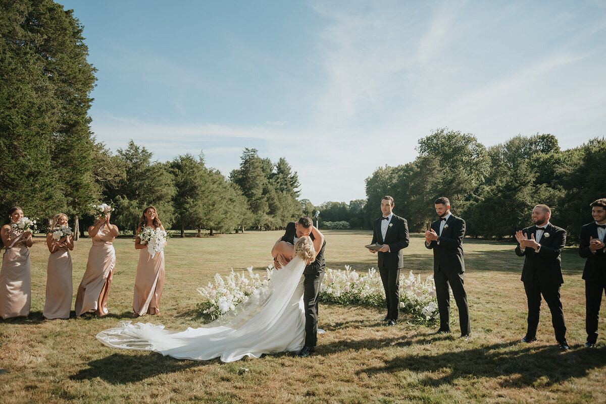 MODERN-GARDEN-MANSION-SUMMER-WEDDING-LINDSAY-BESNIK_PHOTOS_BY_MARIA_B_LUNG_0274