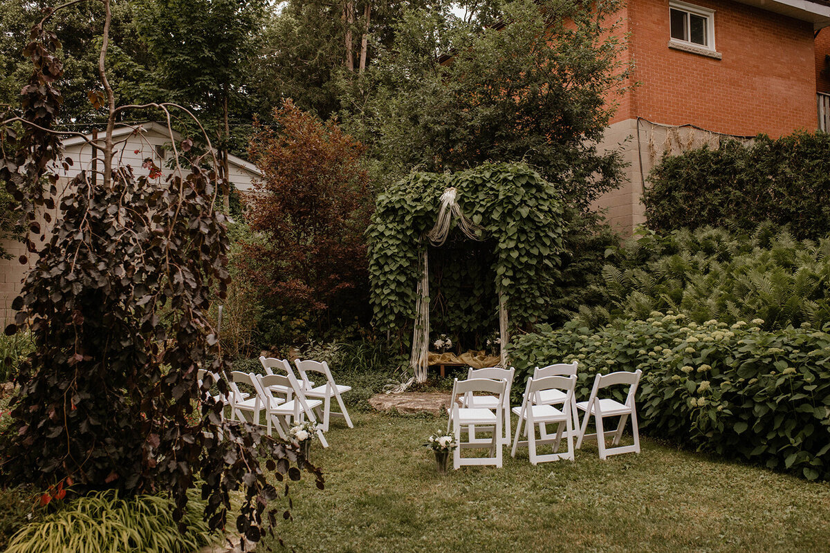 d-guelph-backyard-wedding-elopement-urban-ceremony-19