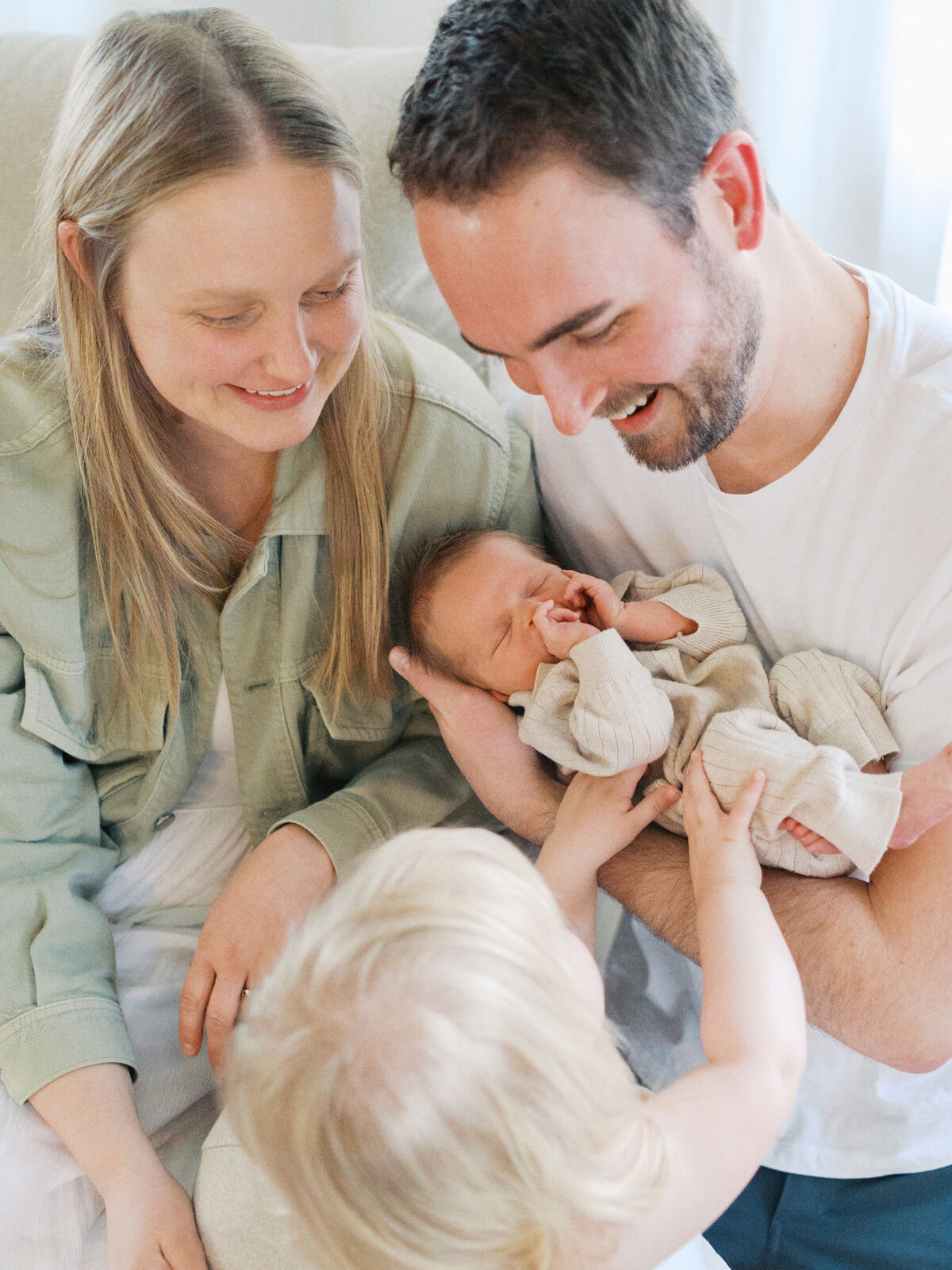 sister-meeting-new-baby