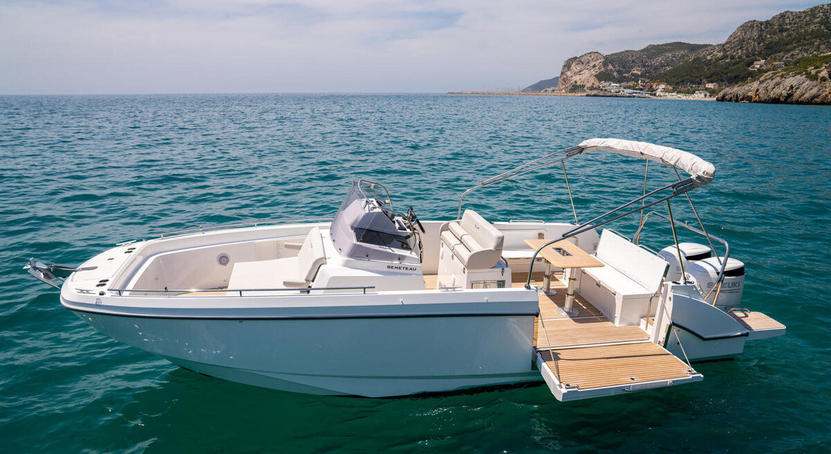 beneteau-flyer-9spacedeck-exterior-7