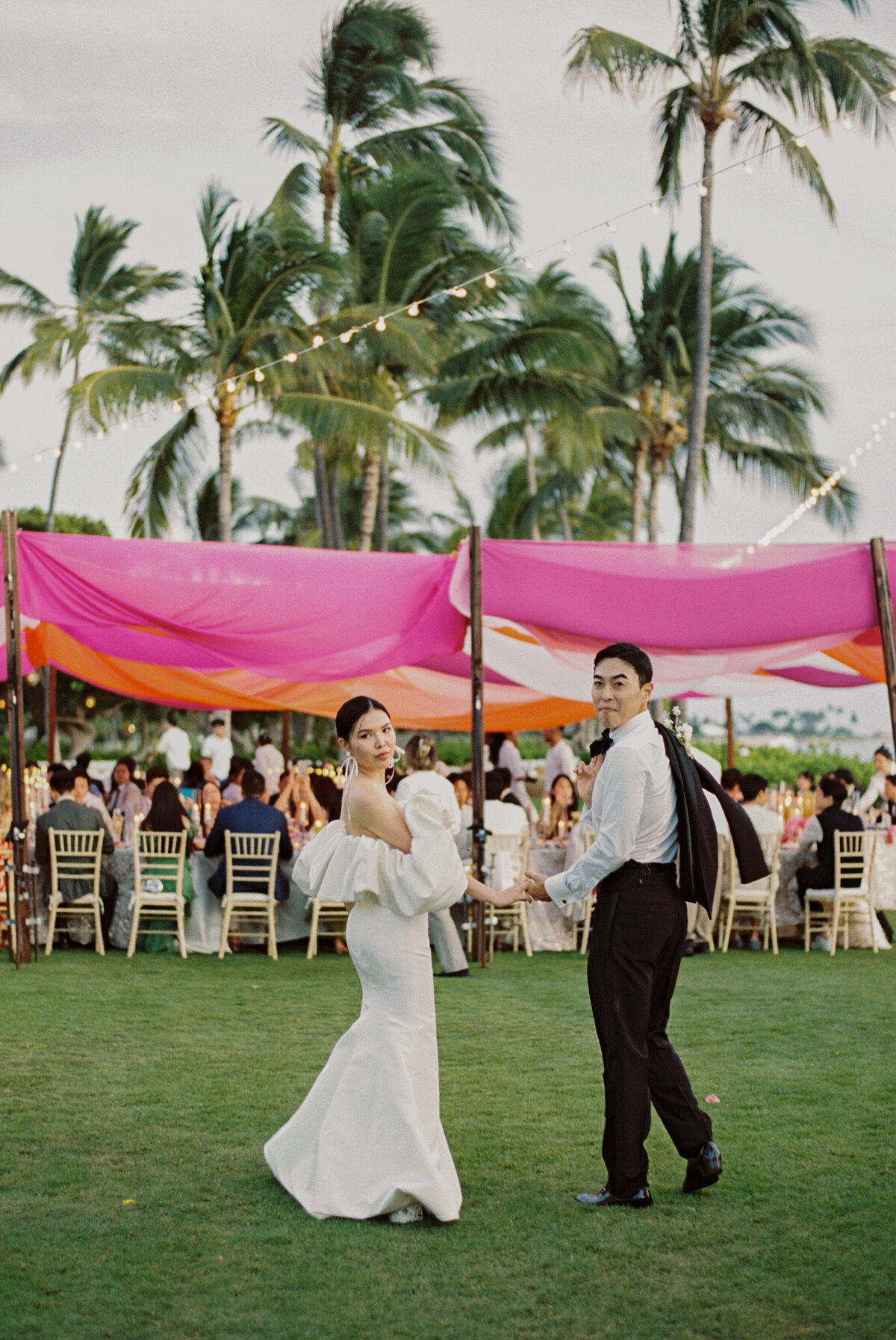 Four Seasons Colorful Wedding on Oahu by Amanda Hartfield-1