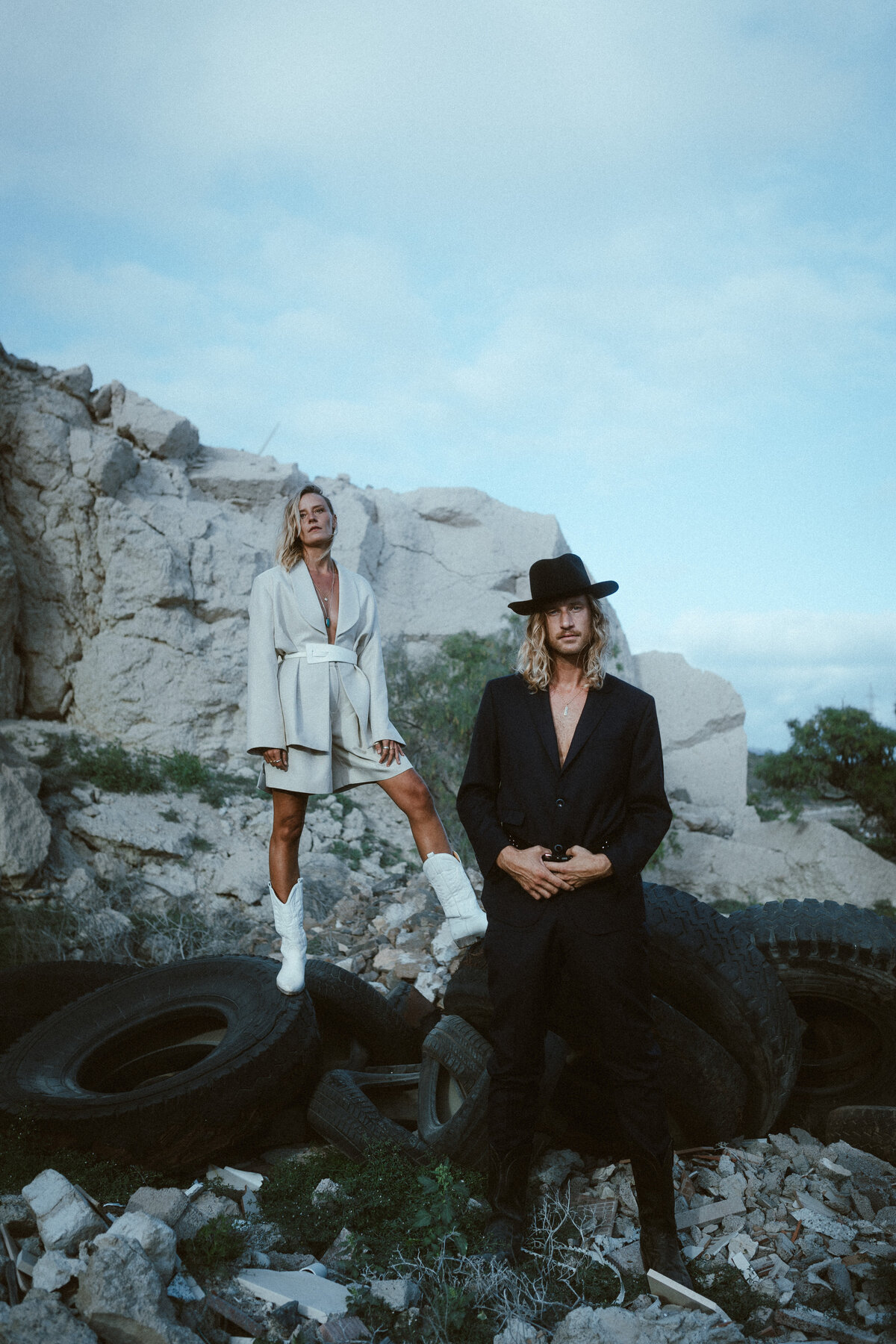 Desert Cowboy Couple.03