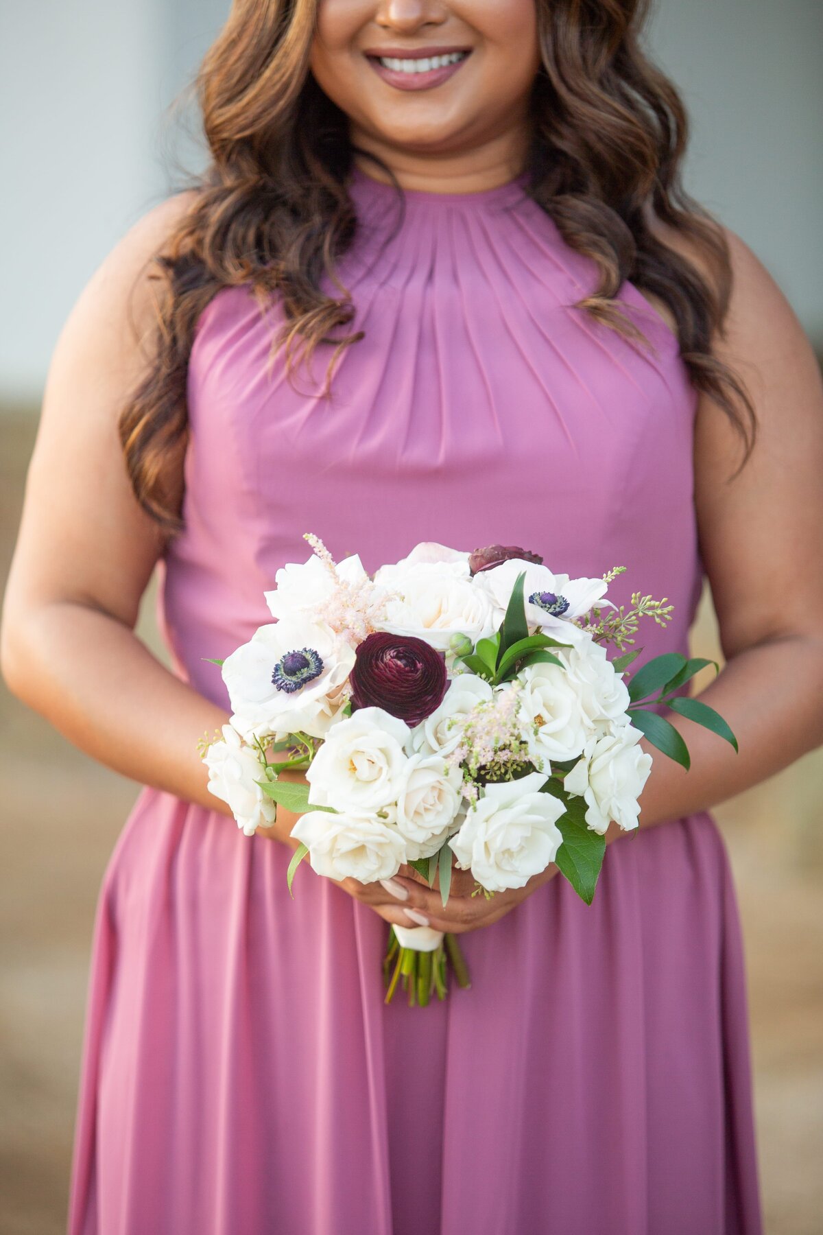 bridesmaid-white-bouquet