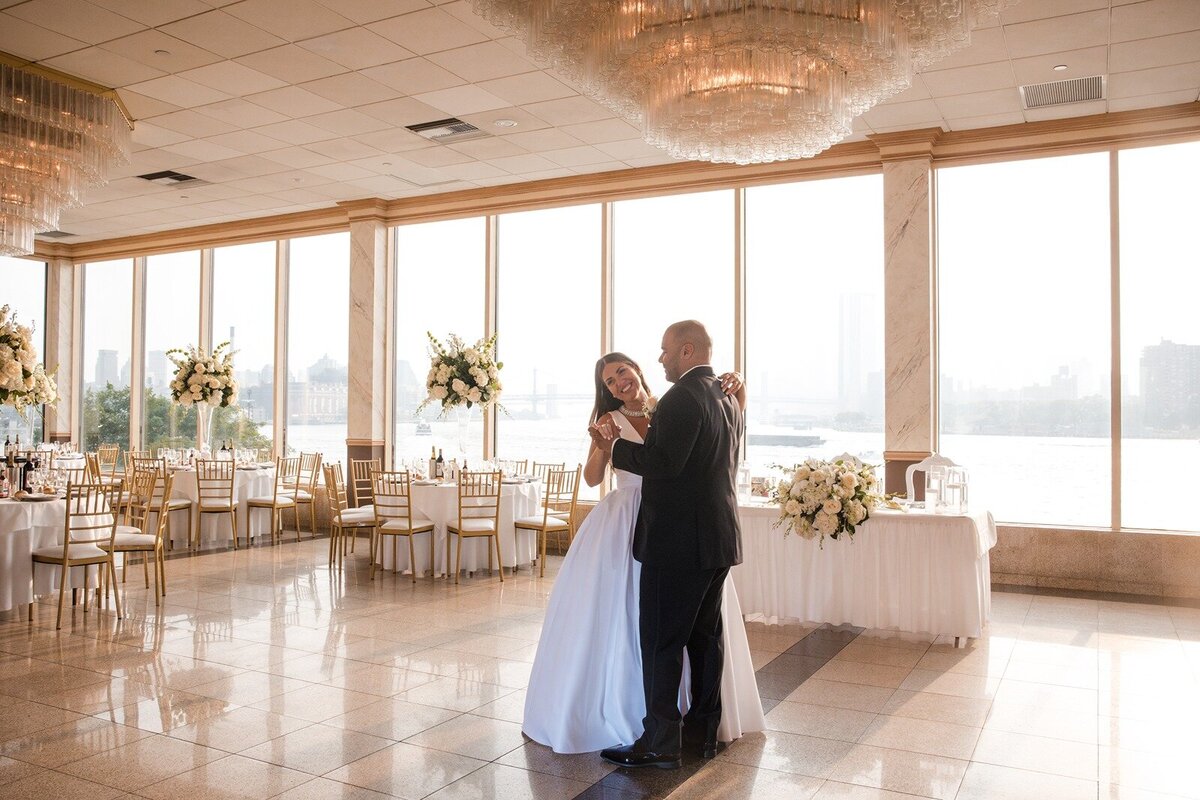 Giando-private-wedding-couple-dance