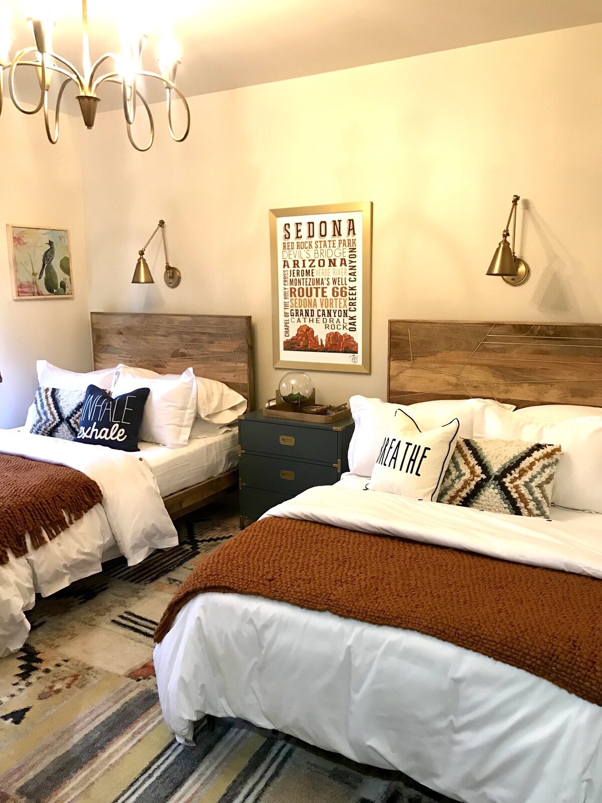 bedroom design with 2 beds