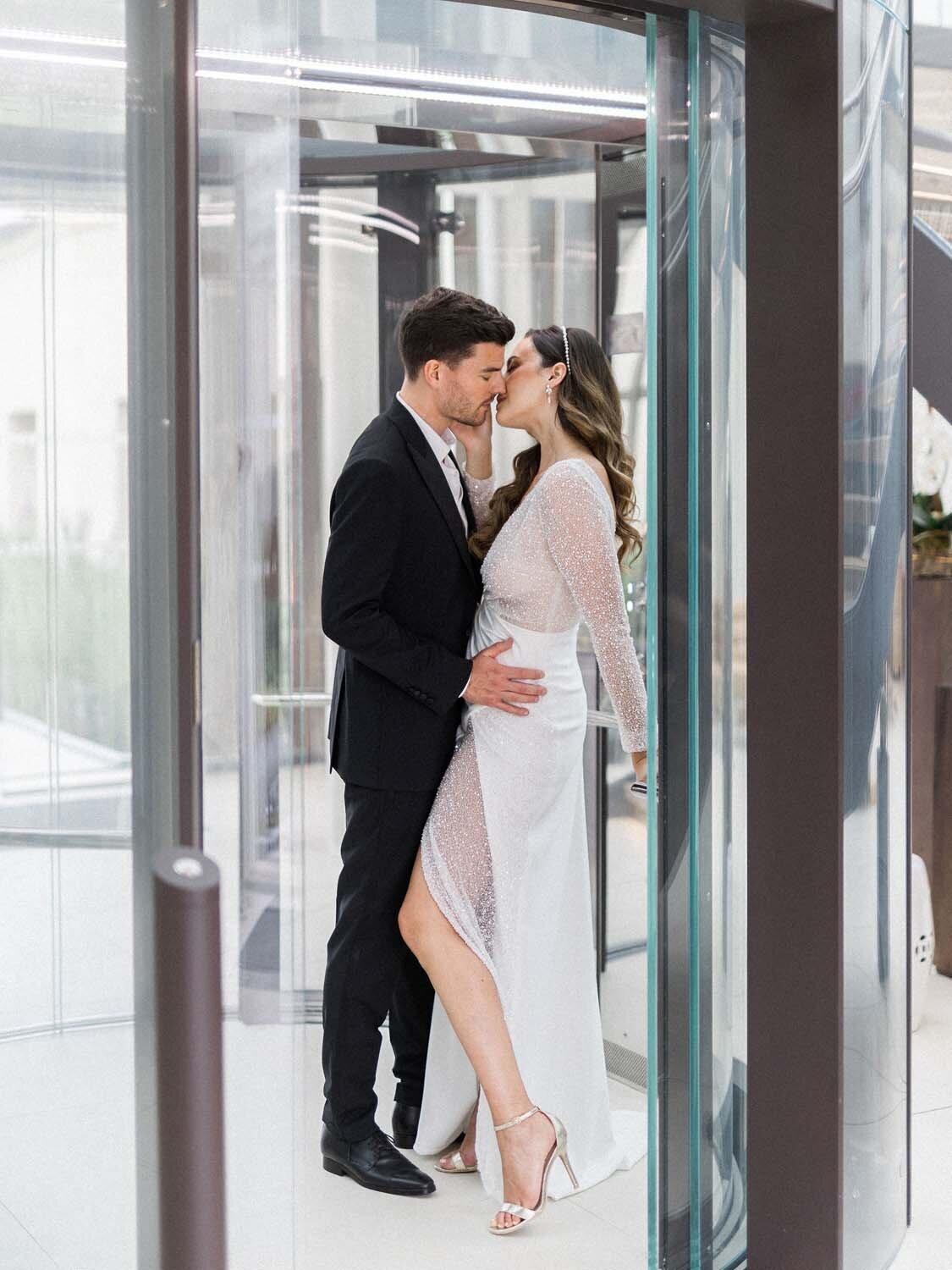 Colorful couture wedding at luxury hotel chais Monnet in Cognac - Veronique Lorre artistic direction floral designer3