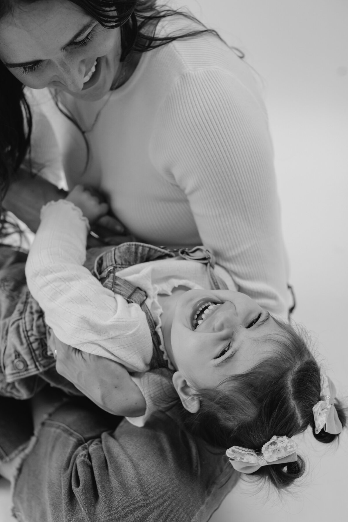 Katherine-Beth-Photography-san-diego-family-photographer-san-diego-family-black-and-white-portraits-studio-casually-studio-san-diego-mama-and-me-minis-4