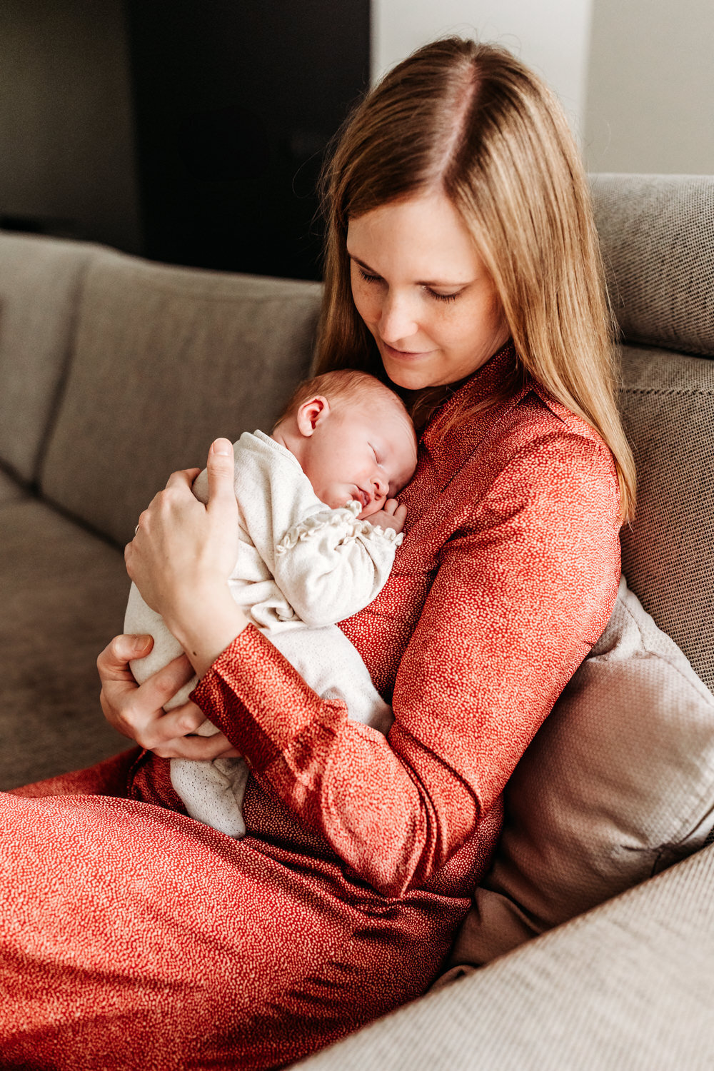 Newbornshoot_bij_de_ouders_thuis_Tine_Storms_Photography-25