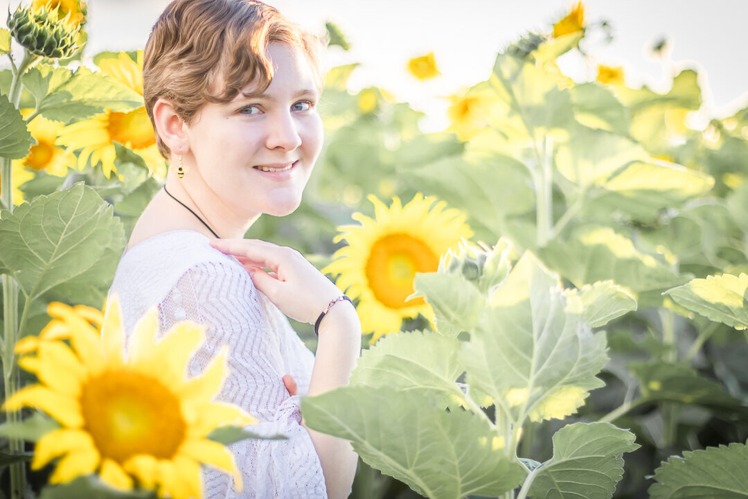 2022SinklandFarms-Sunfllower-Festival_senior-class-photos_social-media_website-3545