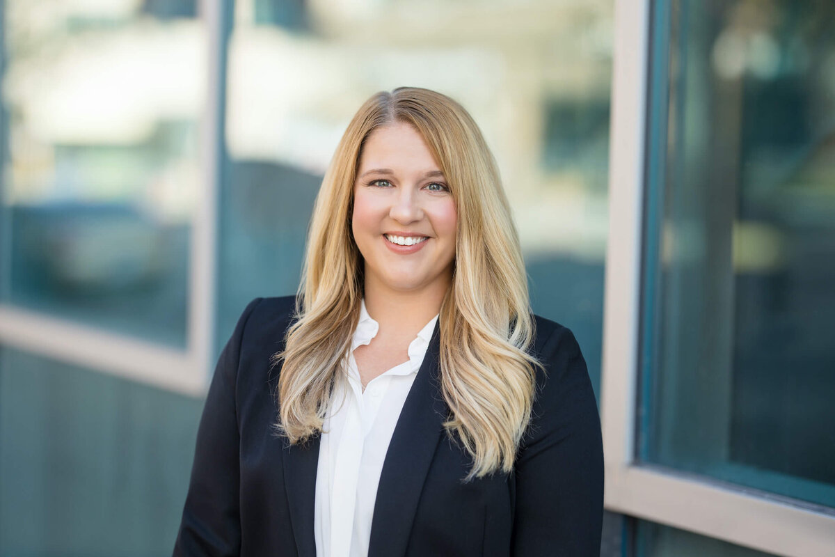 insurance-person-headshot-outside-building-3