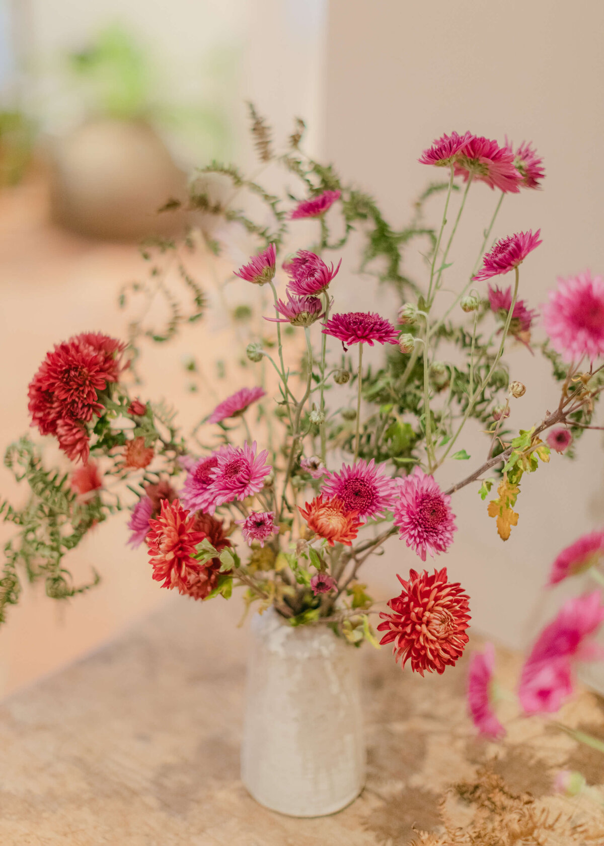 chloe-winstanley-events-heckfield-place-interiors-seasonal-flowers-pink