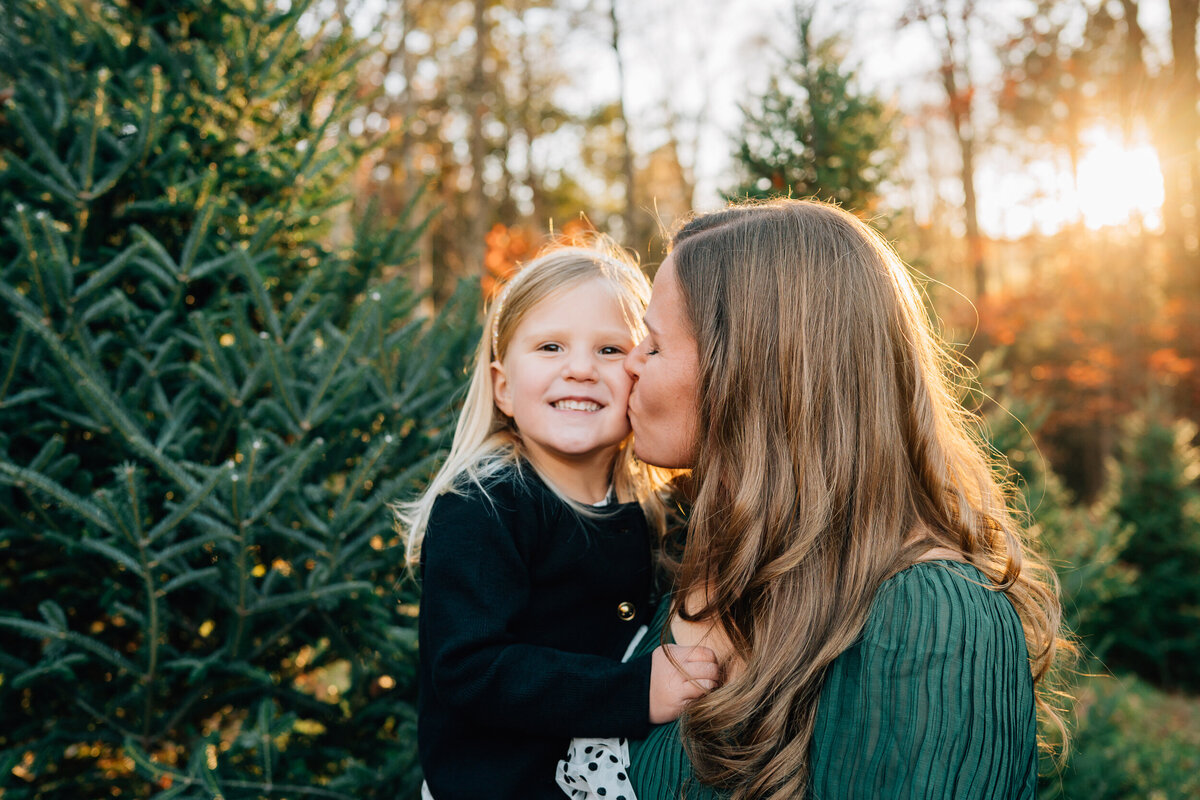 Christmas Tree Farm Mini Sessions | Connecticut Family Photographer-20