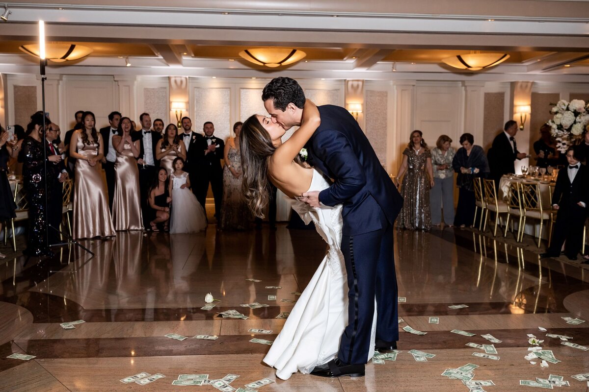 emma-cleary-new-york-nyc-wedding-photographer-videographer-venue-glen-island-harbour-club-18