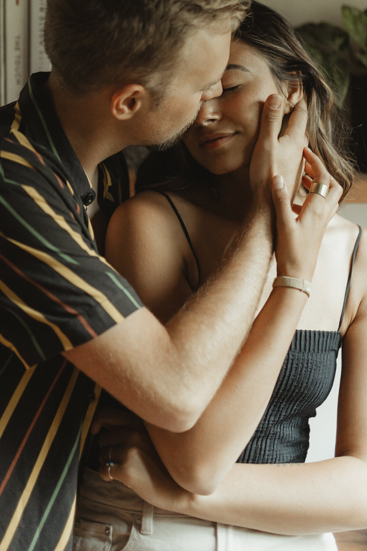 casualcouplesinhomesessionkansascityphotographer-60