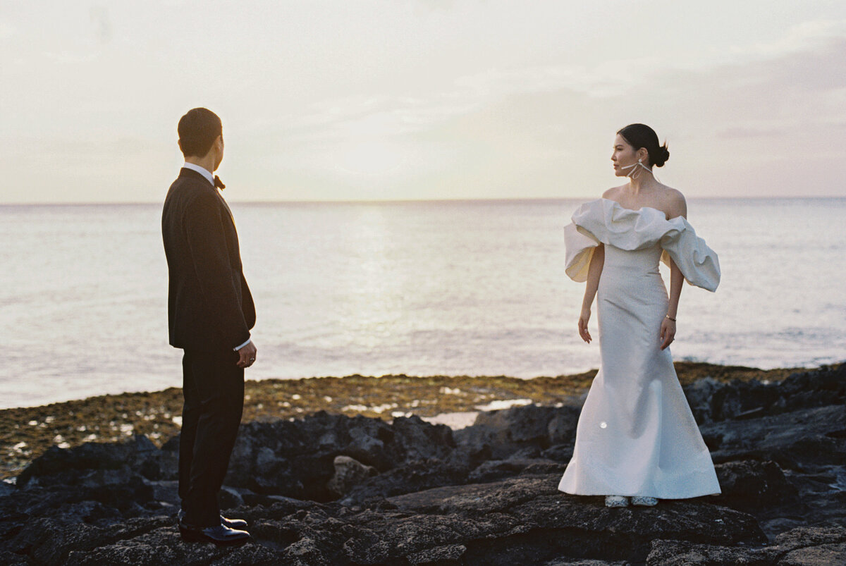 Four Seasons Colorful Wedding on Oahu by Amanda Hartfield-111