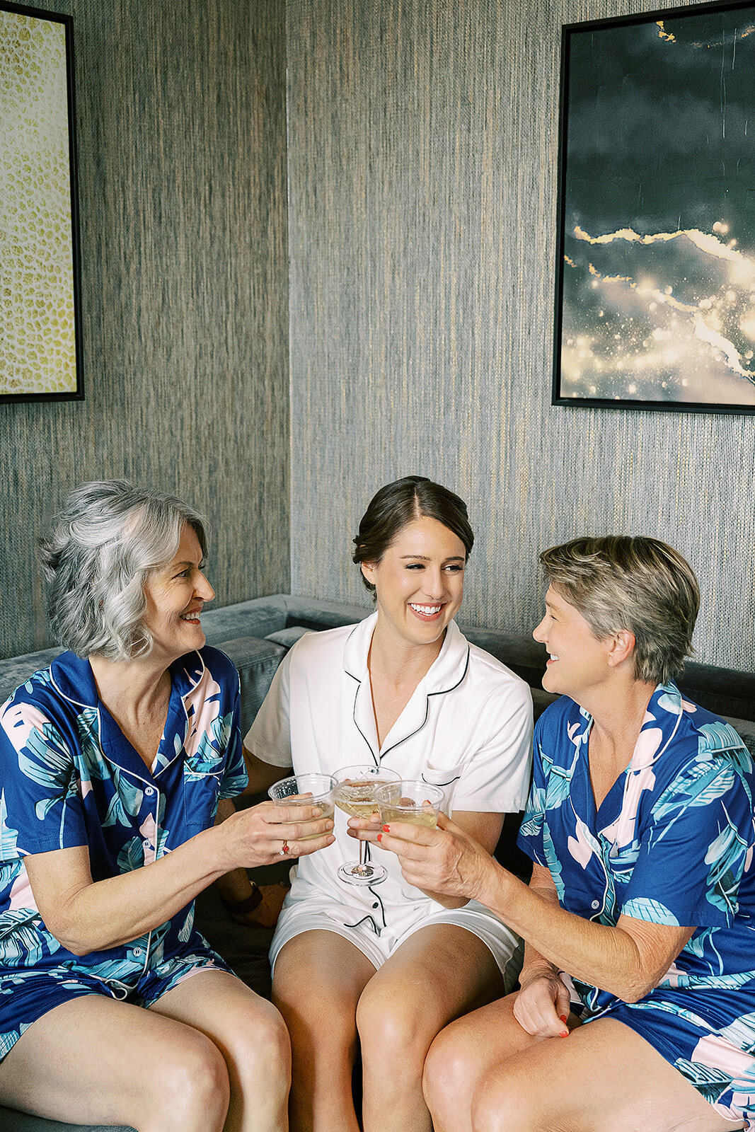 bride-with-moms-london-house-hotel-chicago