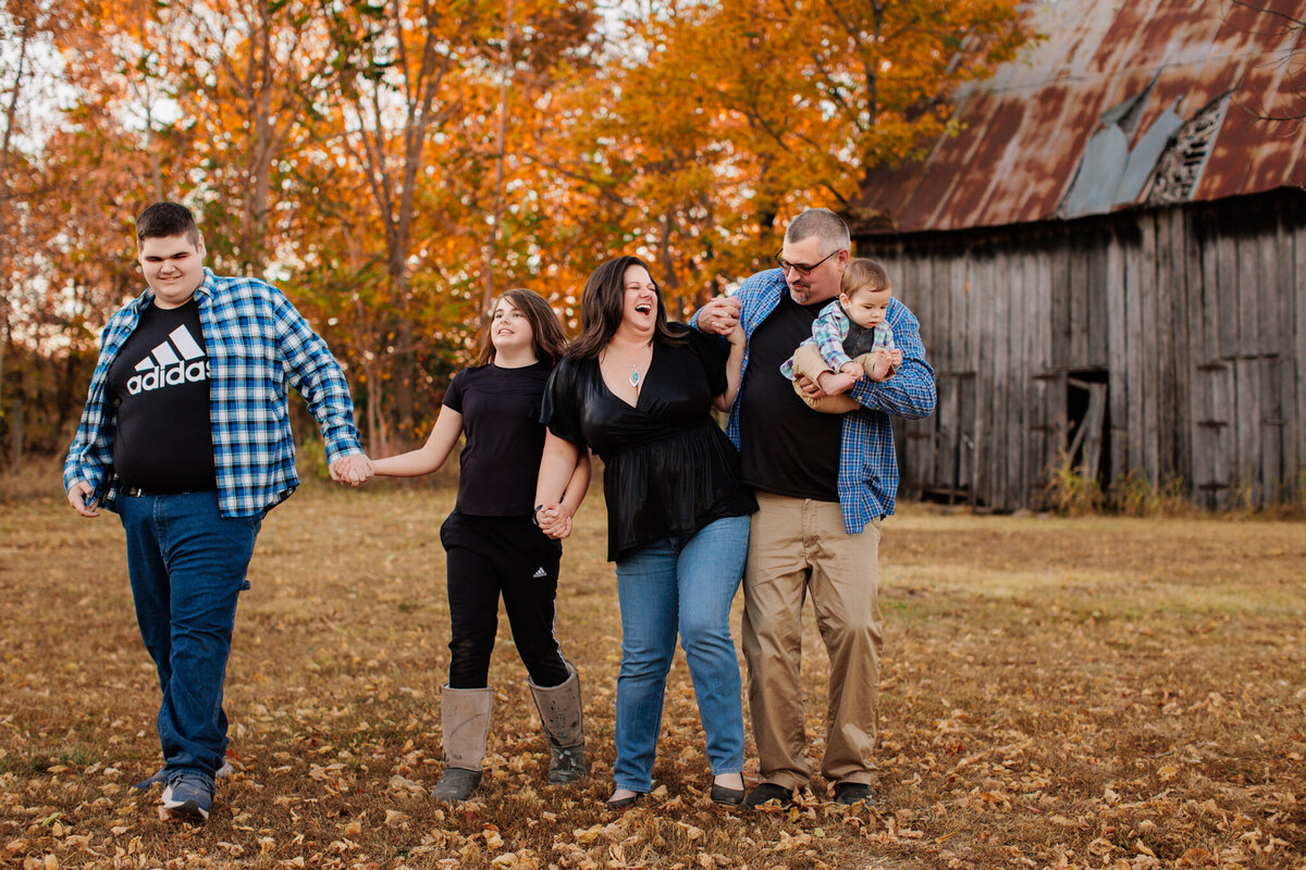 NWA family photographer, Northwest Arkansas best family photography, family portraits near me, professional family photos, family photography packages