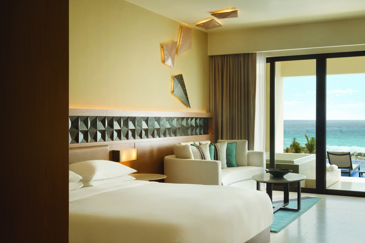 Hyatt-Ziva-Cancun-Turquoize-Sky-Swim-Up-Ocean-Front-Master-King-Room