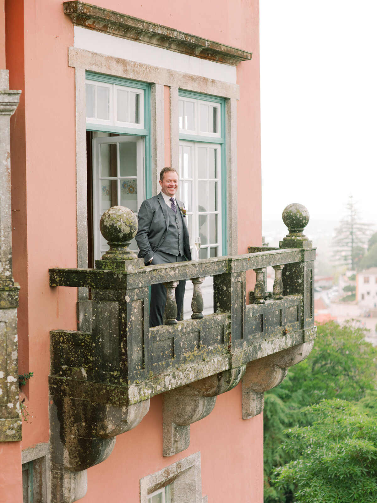 casa-dos-penedos-portugal-wedding-castle-groom-portaits