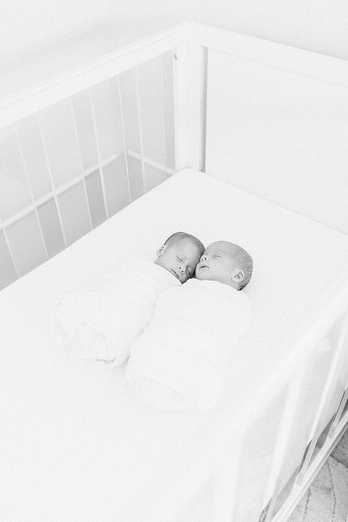 charleston-baby-photographer-twin-newborn-session-caitlyn-motycka-photography_0023