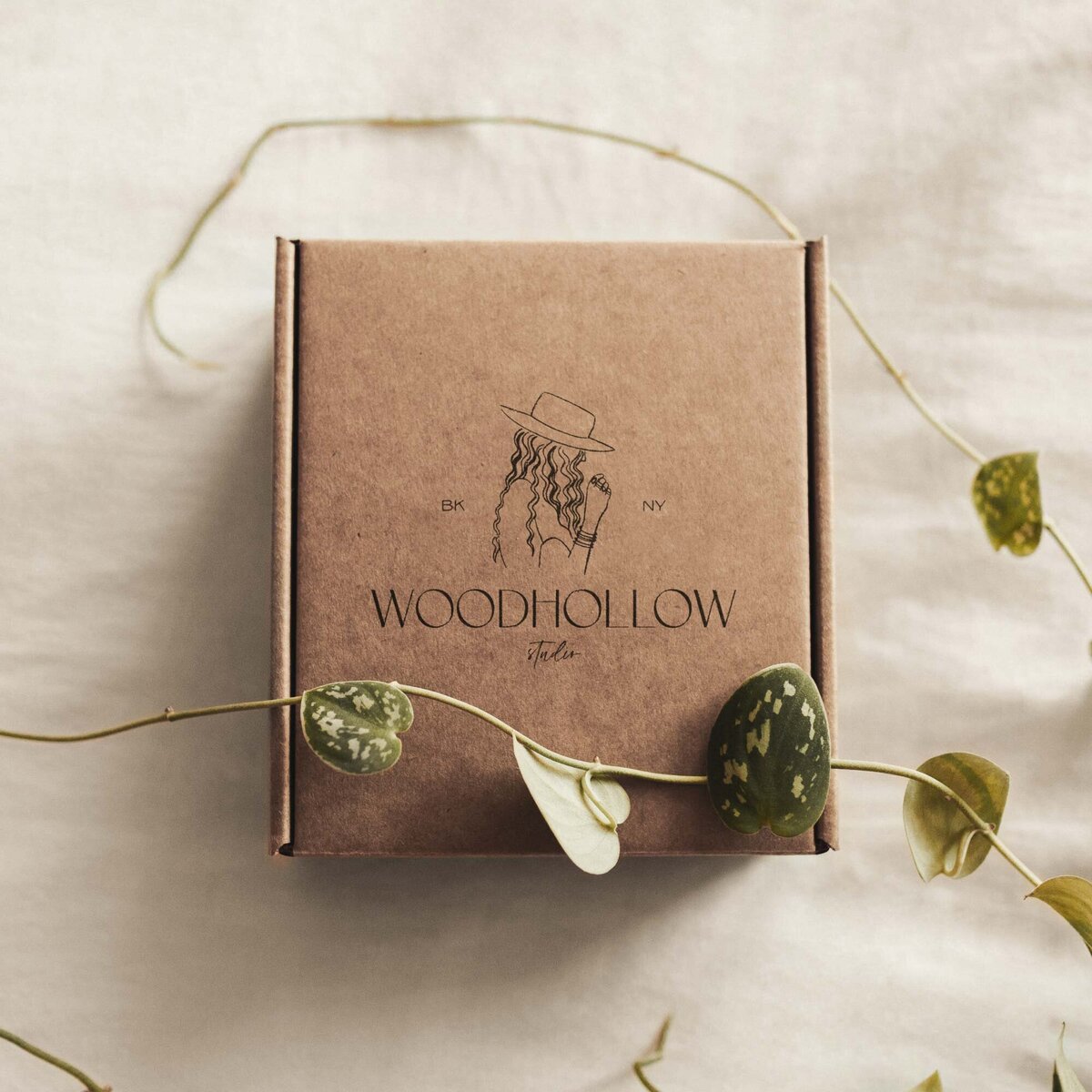 Rose-and-Palm-Studio_Portfolio_Woodhollow-Studio_Graphic-10