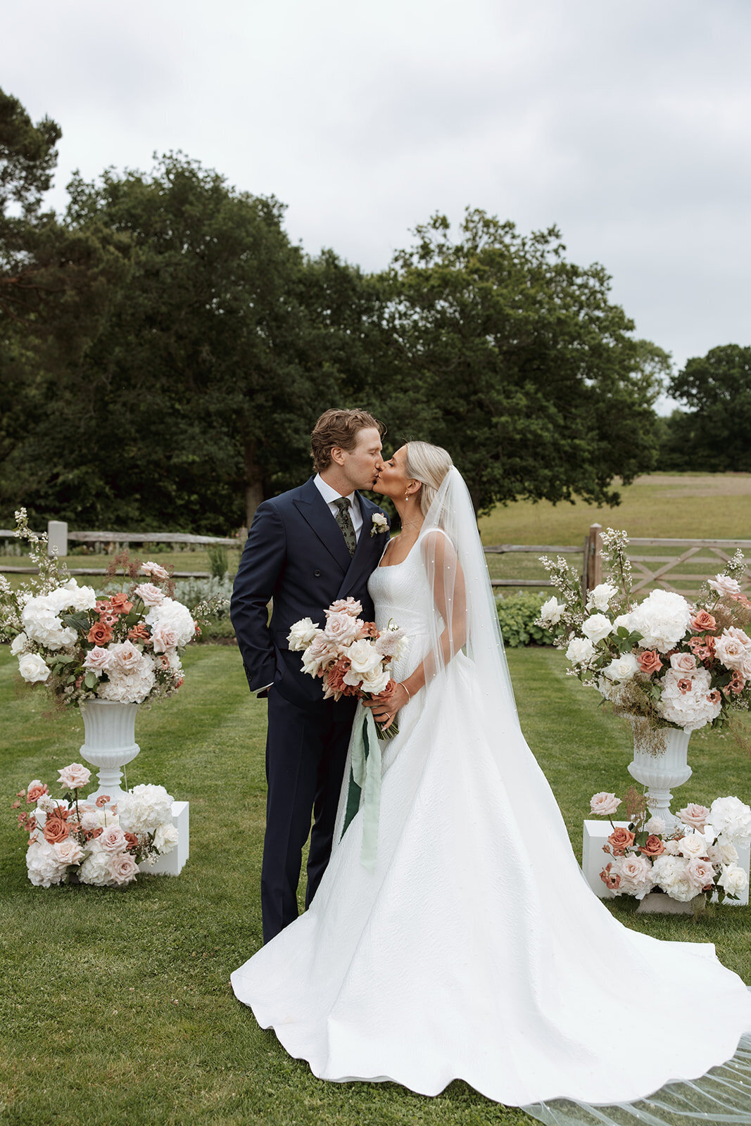Limekiln wedding flowers (10)