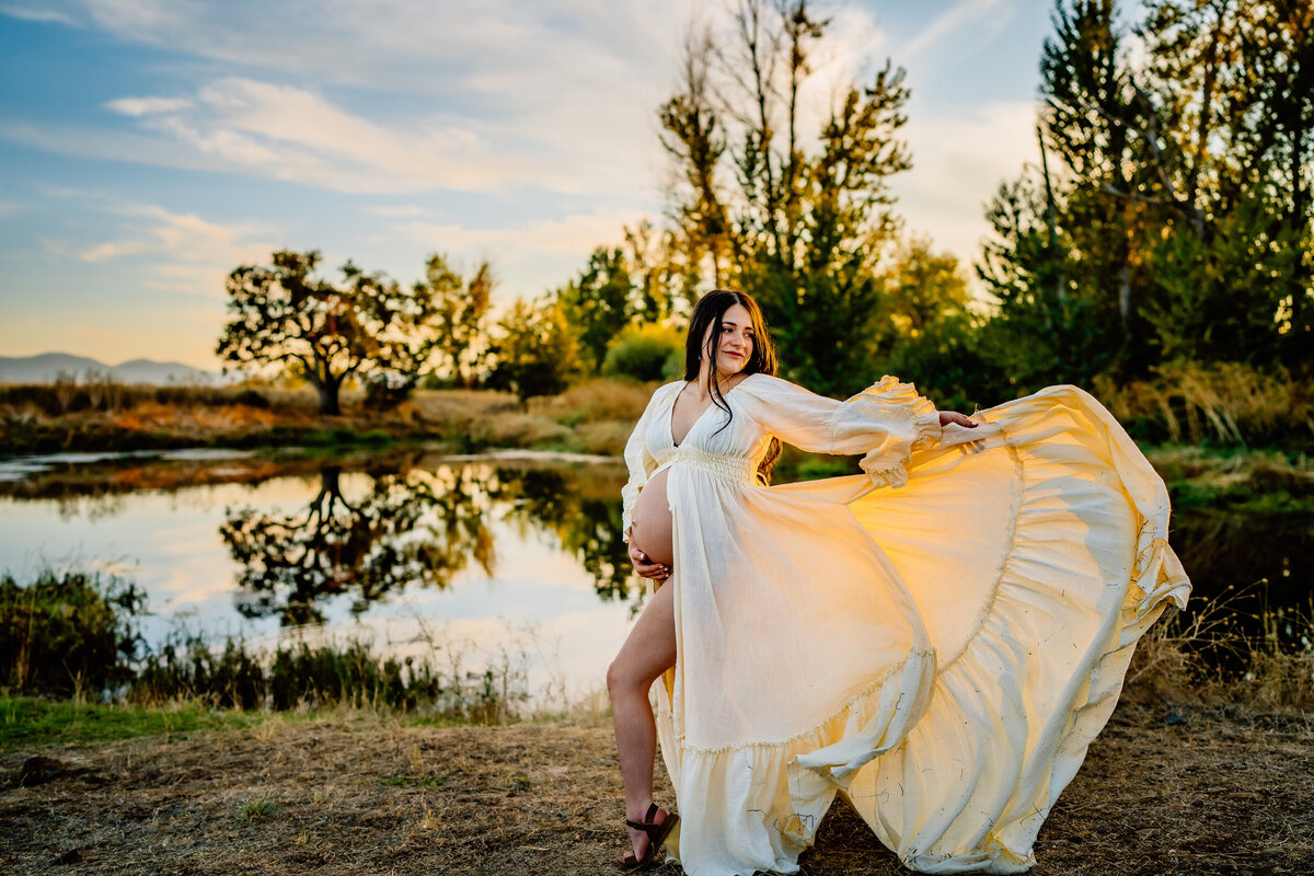 maternity photographer in Oregon 37