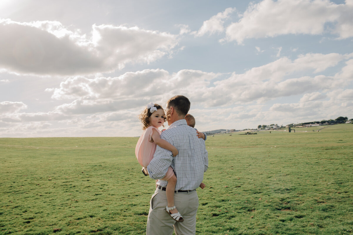 dad-carrying-daughter-in-irish-countryside