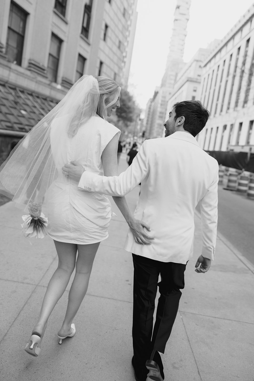 New York-City Hall-Elopement-Chic-Candid-Wedding-Larisa-Shorina-116