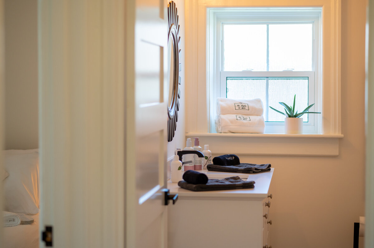 celinegarneau-upstairsbathroom1