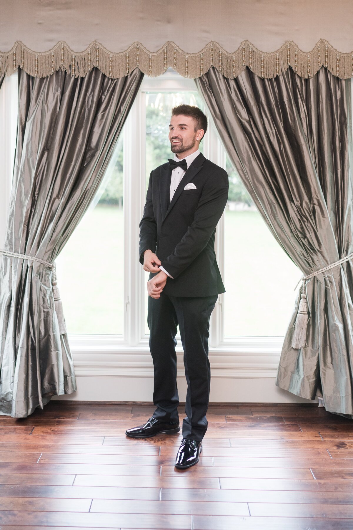 groom getting ready on wedding day