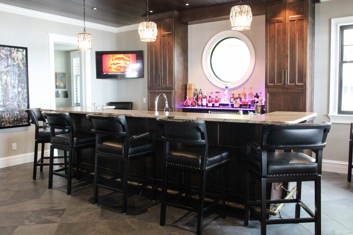 Family Room Bar 01