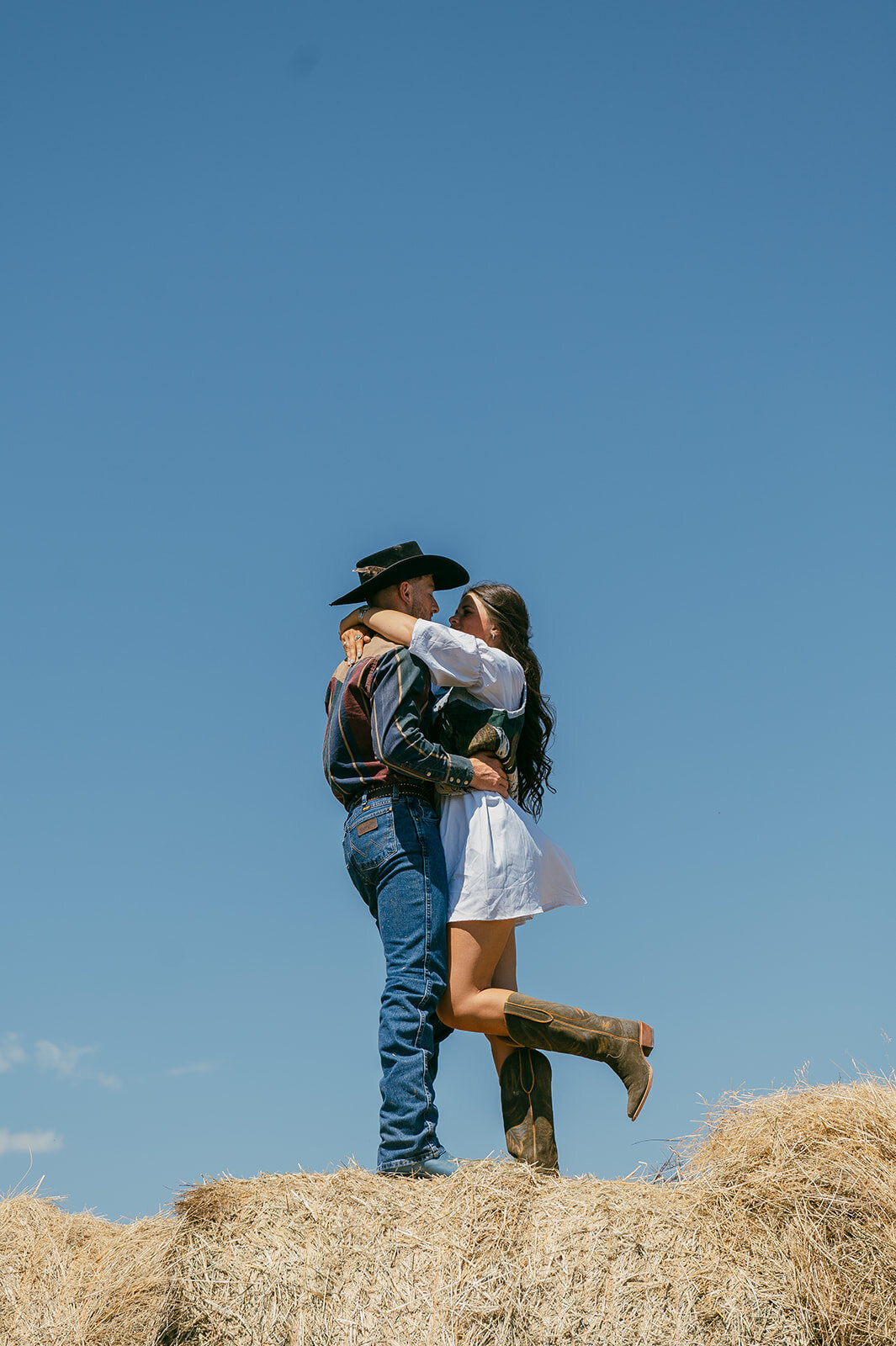 presley-gray-photo-haybale-forest-montana-elopement-7465